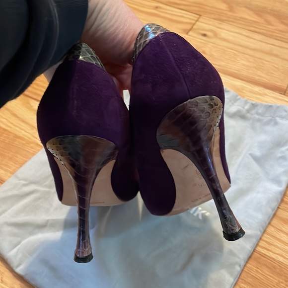 Manolo Blahnik Purple Velvet Heels - Picture 5 of 10
